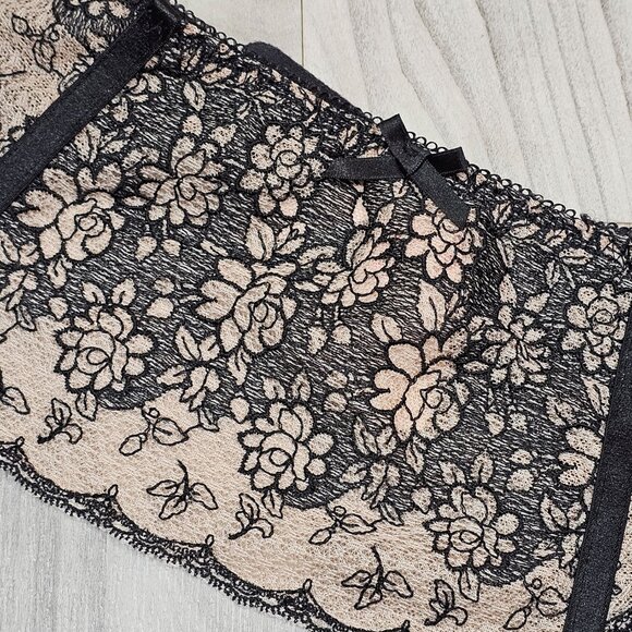 NWT Victoria's Secret Black/Nude Floral Embroidery Wide Garter Belt Size XS/S - Picture 4 of 7
